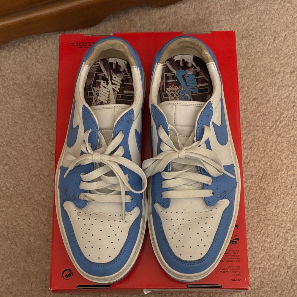 Nike Men's White and Blue Sneakers
